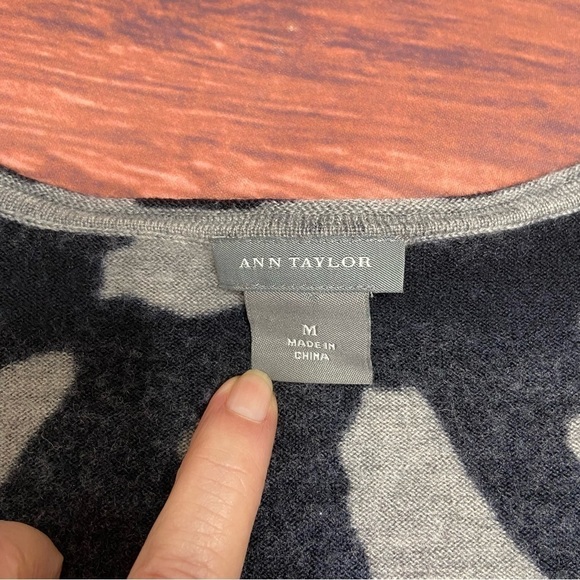 Ann Taylor Merino Wool Animal Print Cardigan Medium - Picture 8 of 8
